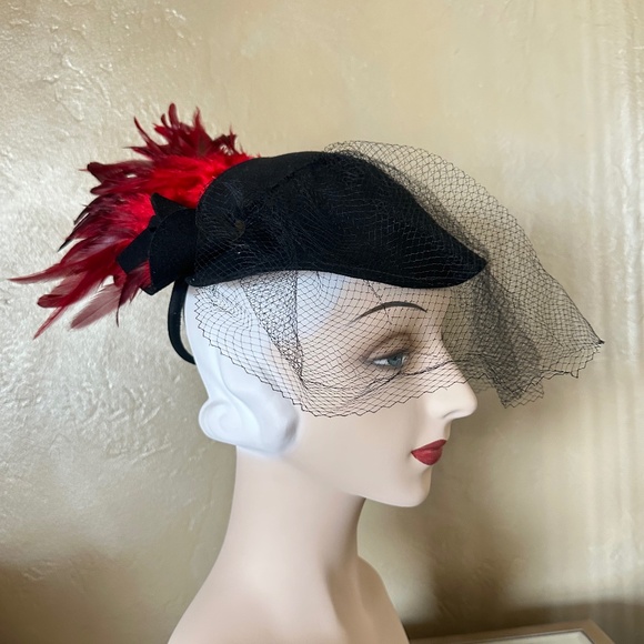 ADORABLE 1940s\' BLACK TILT HAT + RED FEATHERS & VEIL main image 4